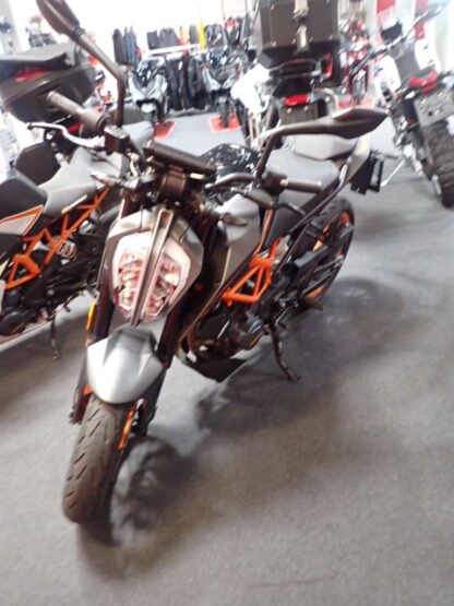 KTM Duke 125